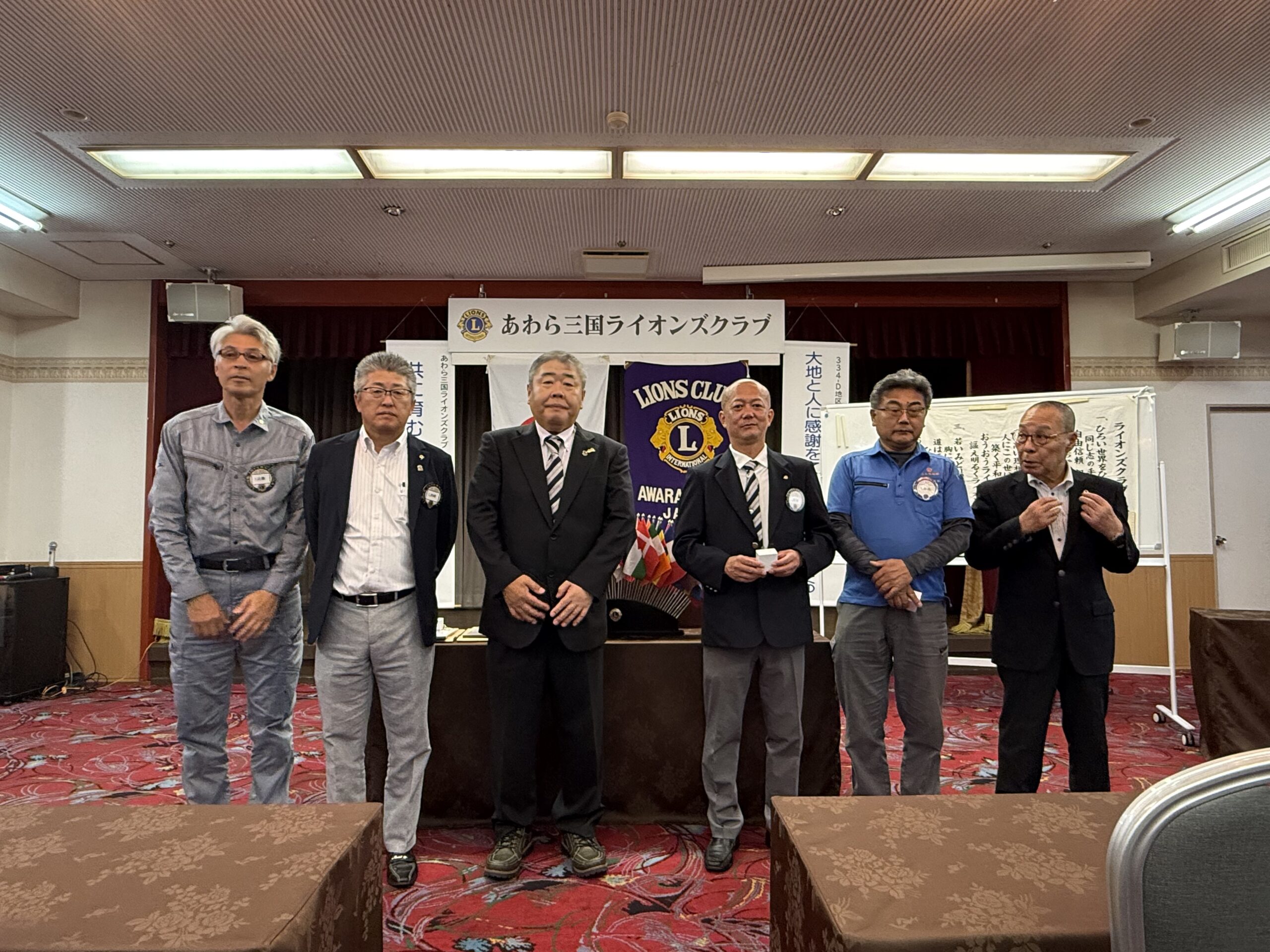 会員が集うクラブ例会の活動記録写真