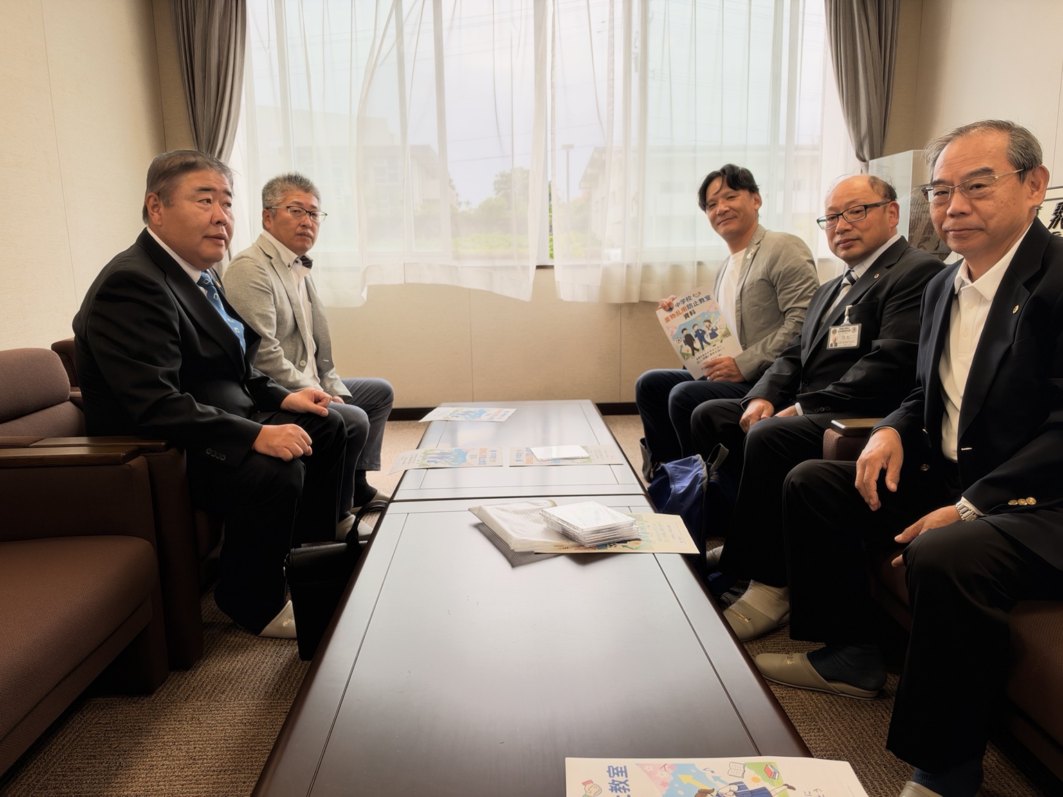 芦原中学校での薬物乱用防止教室に関わった学校関係者とあわら三国ライオンズクラブのメンバー