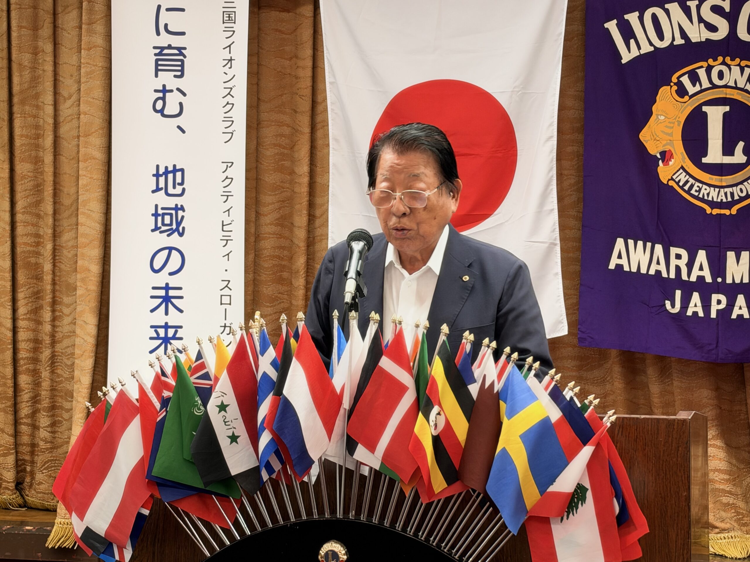合同ゴルフコンペについて報告する池田ライオン