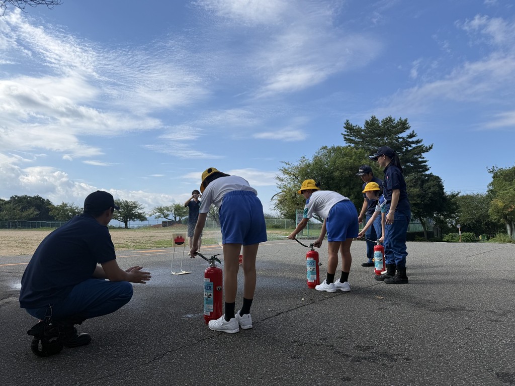 三国北小学校で防災体験訓練｜あわら三国ライオンズクラブが実施・坂井ほや丸も登場